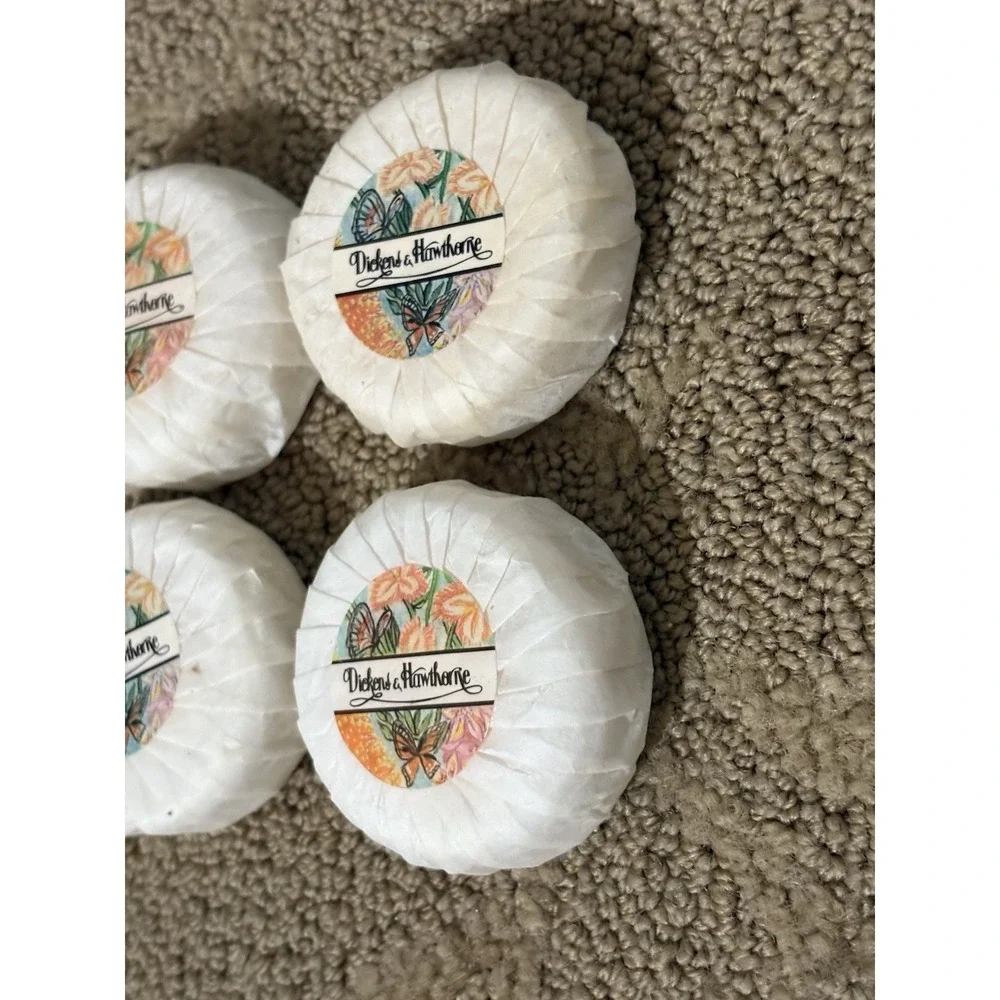 DICKENS & HAWTHORNE SET OF 4 Vintage BATH SOAP Small‎ Bar Hotel Collectible